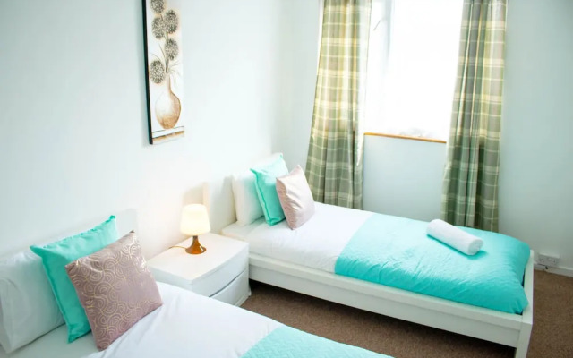 Spacious 5-bed House! Tilbury! Free Parking!