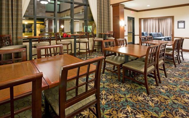 Staybridge Suites Milwaukee West-Oconomowoc, an IHG Hotel