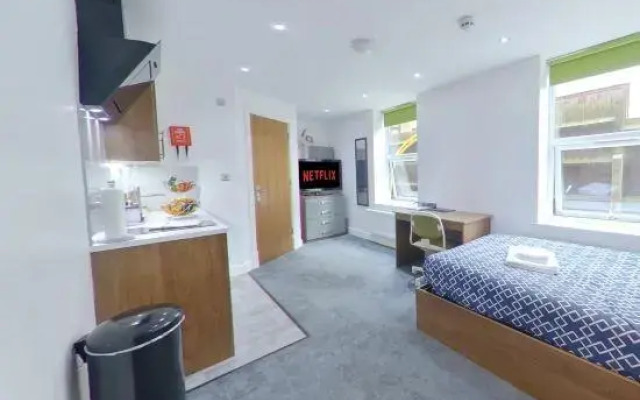 CovStays – Victoria House - Deluxe Studios in Coventry City Centre