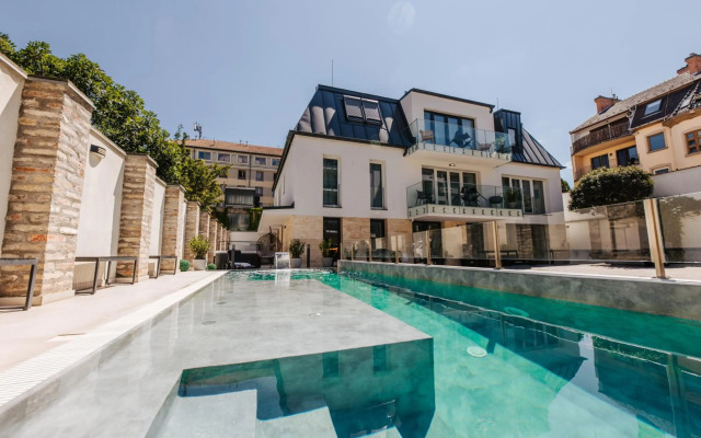 Auris Hotel