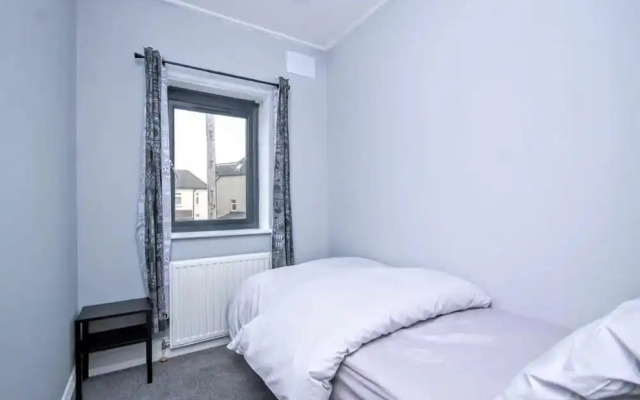 Spacious 3-bed House in Brighton With Parking