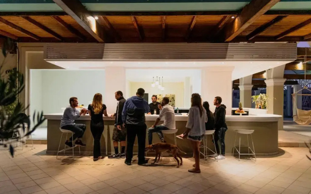 Olive Grove Beachfront Apartments & Suites