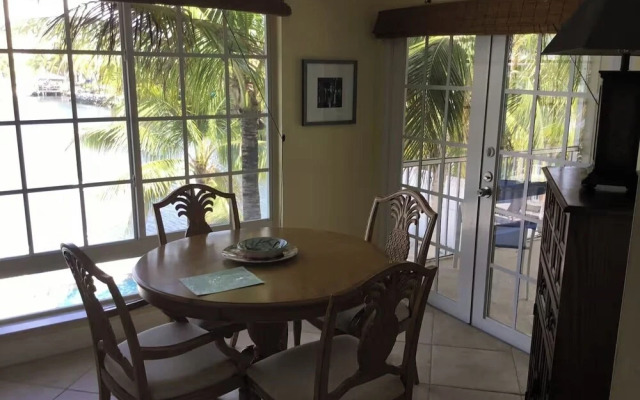 Villa w/ Pool & Dock in Marathon