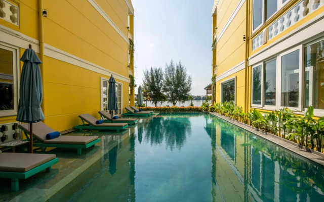 Triple Riverside Villa Hotel Hoian