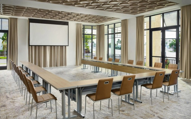 AC Hotel by Marriott Naples 5th Avenue