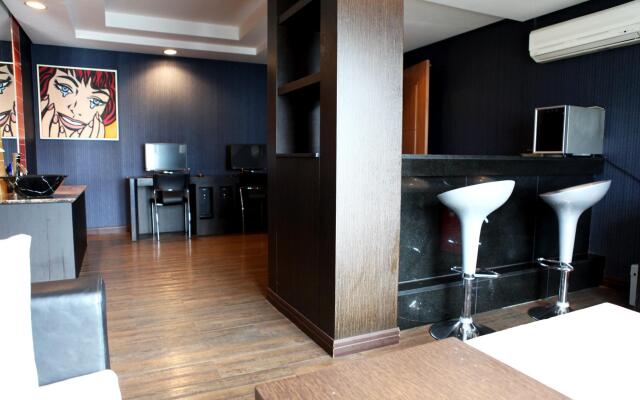 V Hotel