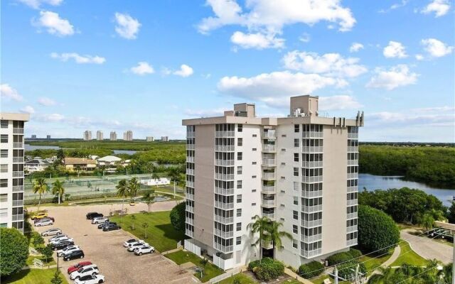 Nora's Bonita Beach & Tennis Condo