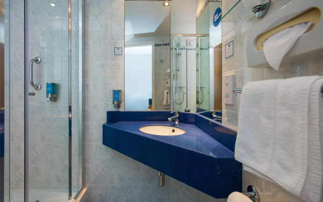 Holiday Inn Express Birmingham - Oldbury by IHG
