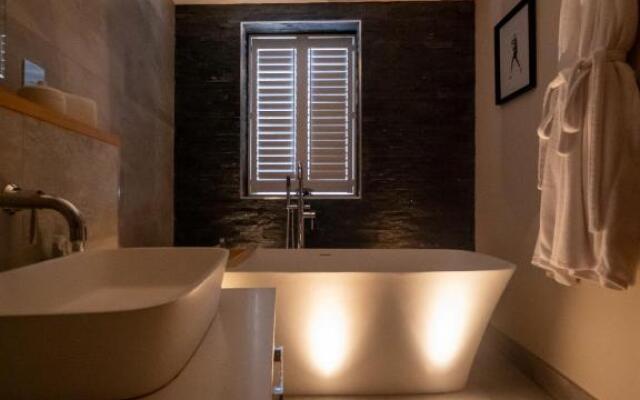 Padstow Escapes - The Long Room Luxury Apartment