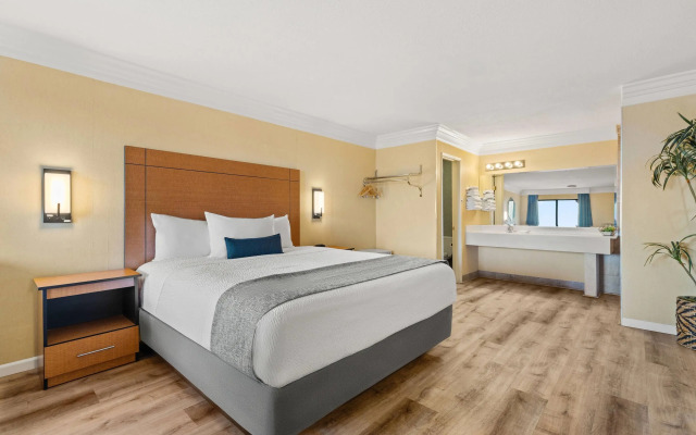 Travelodge by Wyndham San Clemente Beach