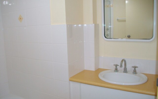 Sunset Towers,  Unit 9/25 Donald Street