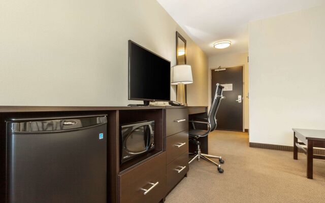 Sleep Inn & Suites Devils Lake