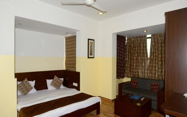 OYO 1030 Hotel Palm View Residency