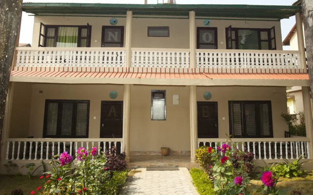 The 90's Sauraha