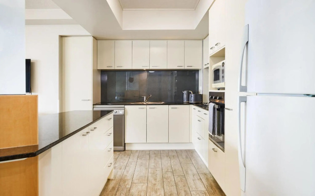 Broadbeach on the Park 2 Bedroom Apartment