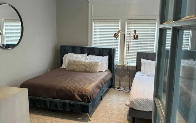 Luxe Spot 2