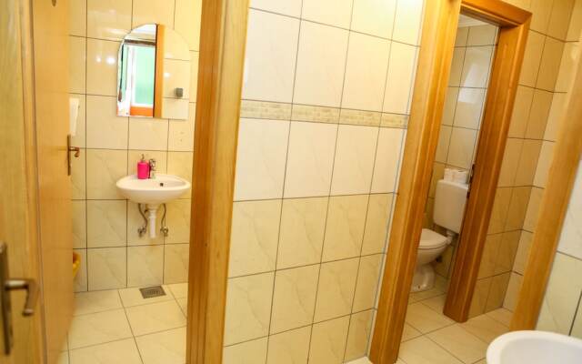 Family guesthouse in forest Ana & Stjepan Nikolic