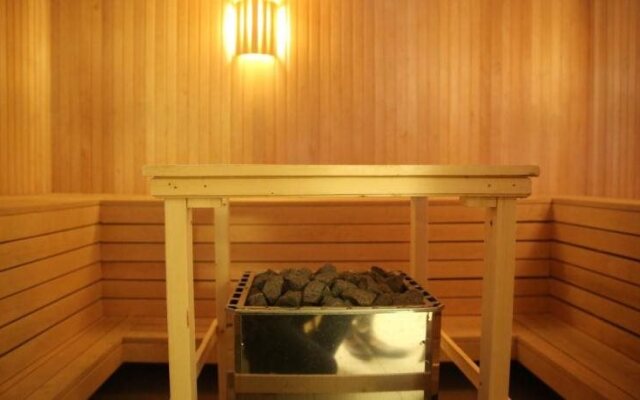 Grand Arctic Hotel