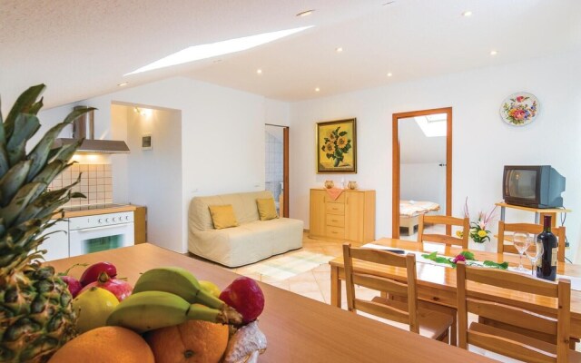 Stunning Home in Musalez With Wifi and 1 Bedrooms