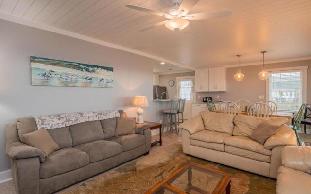 Dip Inn by Oak Island Accommodations
