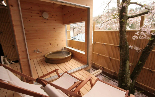 Nakaoyama Onsen Shosenkaku