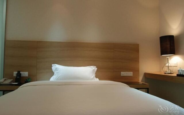Wuhan Yuntai 6 Plus 1 Hotel