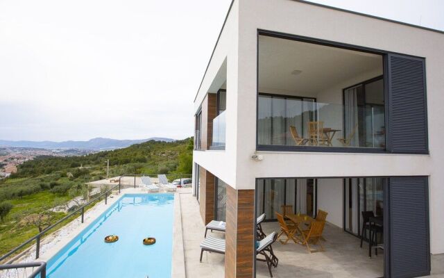 Royal Villa 2
