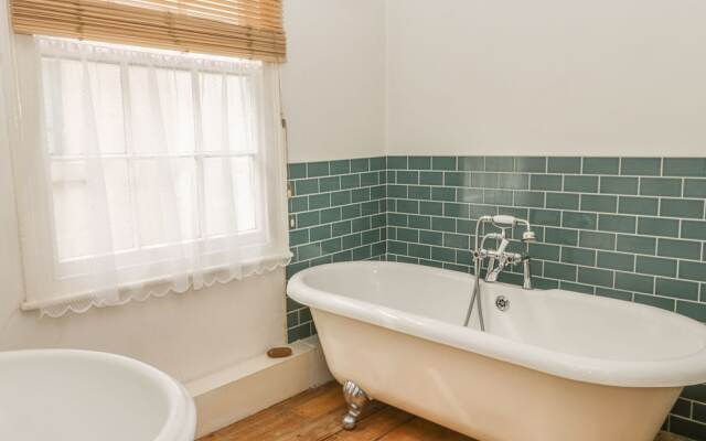 Demeter Holiday Cottage