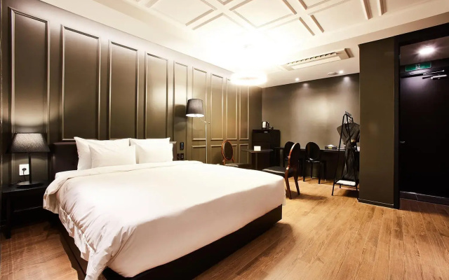 Hotel Wanted