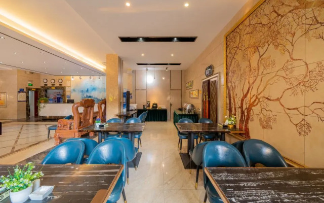 Pingxiang Guotai Hotel (Bus Terminal Food Street)