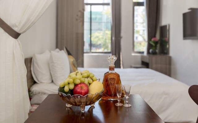 Van Apartment and Hotel