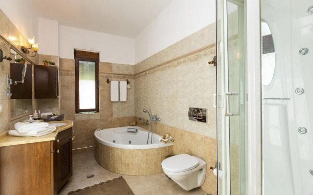 Villa Natura - With Private Heated Pool