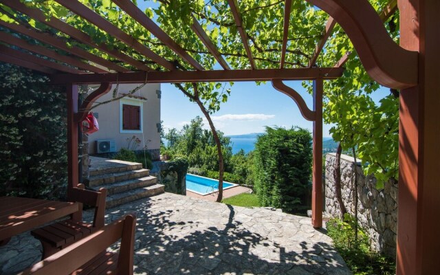 Stunning Home in Icici With Sauna, Wifi and 4 Bedrooms