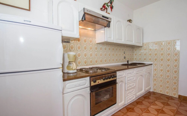 David - 20m From the Beach With Parking - A2