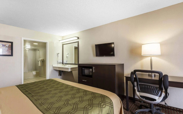 Econo Lodge North