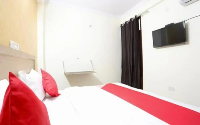 OYO 89044 Raa Inn Room