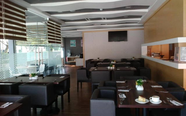 Lumut Suites