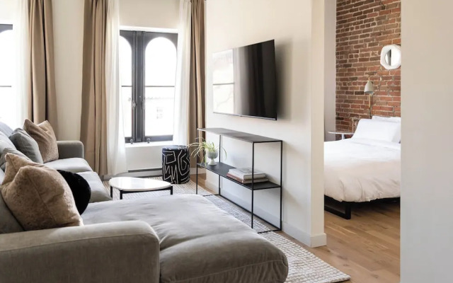 Maison Place Jacques-Cartier by Luxury In Transit