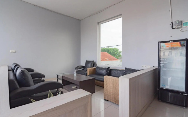 Reddoorz Plus Syariah @ Tuparev Cirebon 3