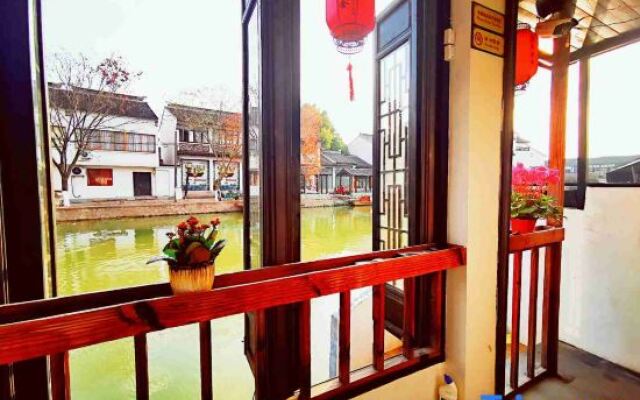 Tongli Qingyuan River View Holiday Inn