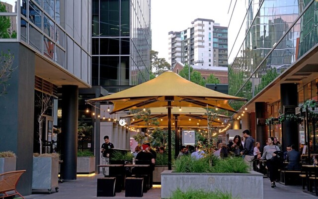 2-BRM Apartment Yarra River View Skyline