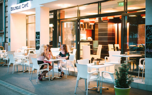 Auris Hotel