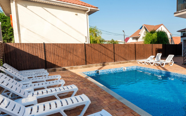 Crystal Hotel by Family Pride Inn Feodosia