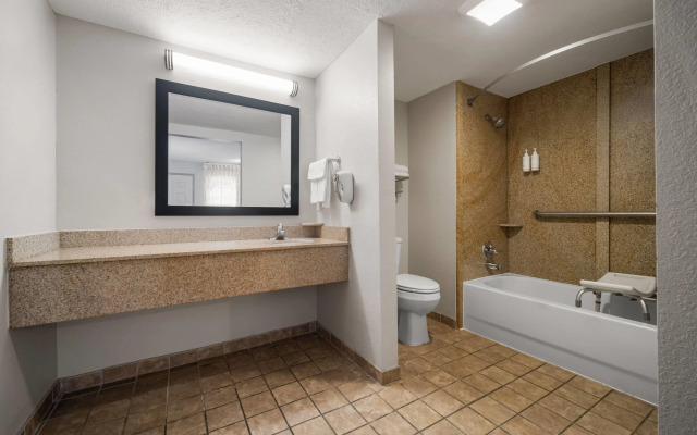 Days Inn by Wyndham Canton