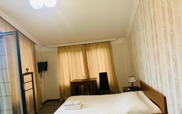 Hotel Amigo II