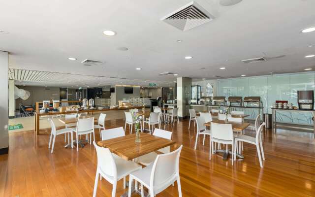 Quality Suites Pioneer Sands