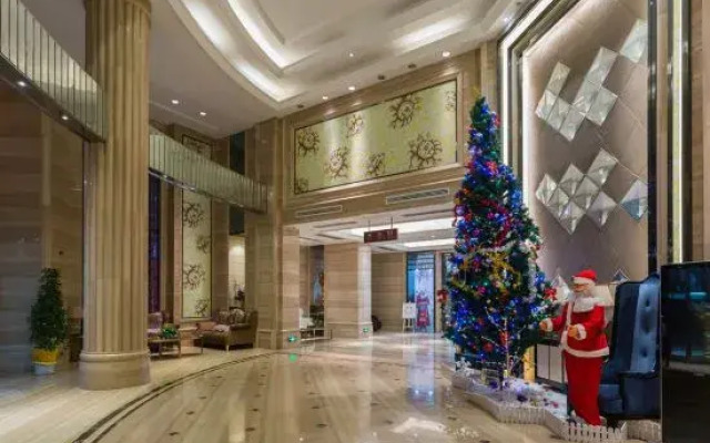 Tianlun Huangchao International Hotel(Chibi North Railway Station)