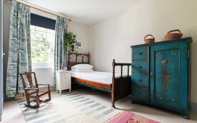 Rochester Road II by Onefinestay