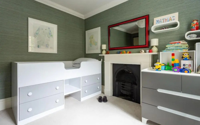 Warwick Gardens II by onefinestay