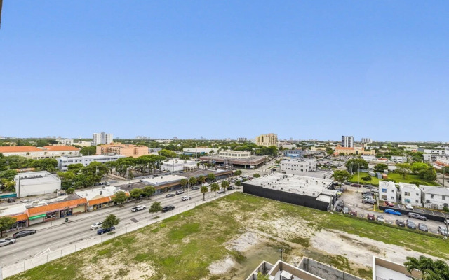 Stylish City-View Condo Pool Access